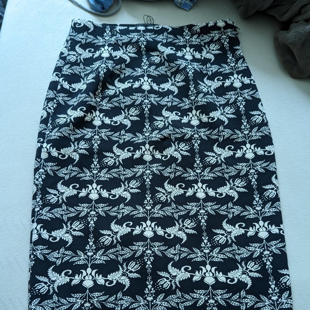 Black and white floral pencil skirt